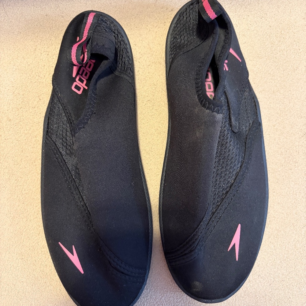 Women's Speedo water/pool shoes size 7